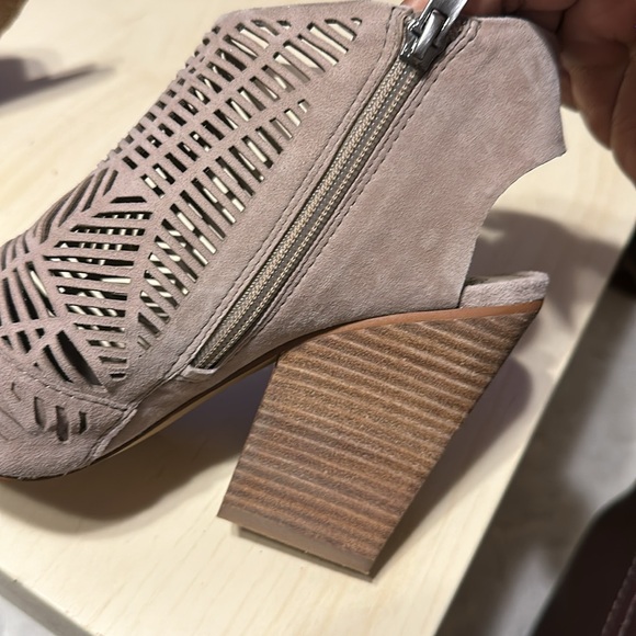 VINCE CAMUTO VC-KIMORA TRUE SUEDE SLINBACK CUTOUT SHIELD SANDALS HEEL main image 8